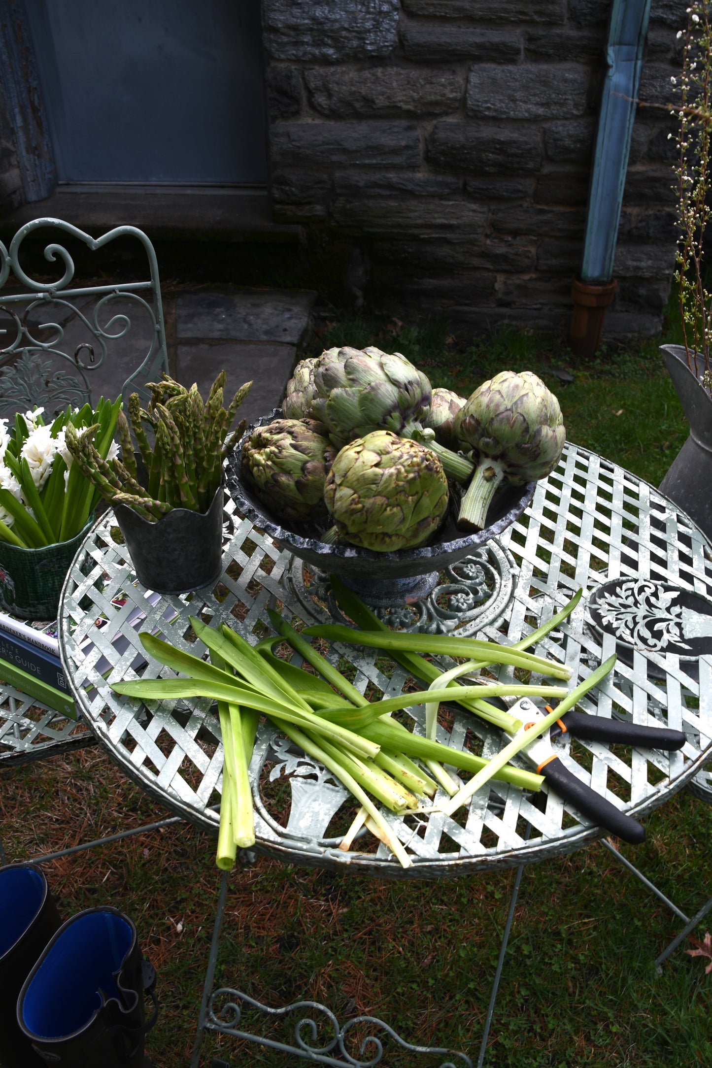 Vintage Iron Garden Table and Chairs