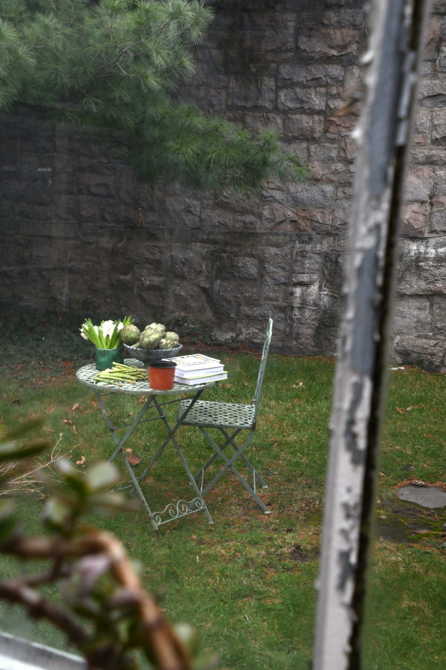 Vintage Iron Garden Table and Chairs