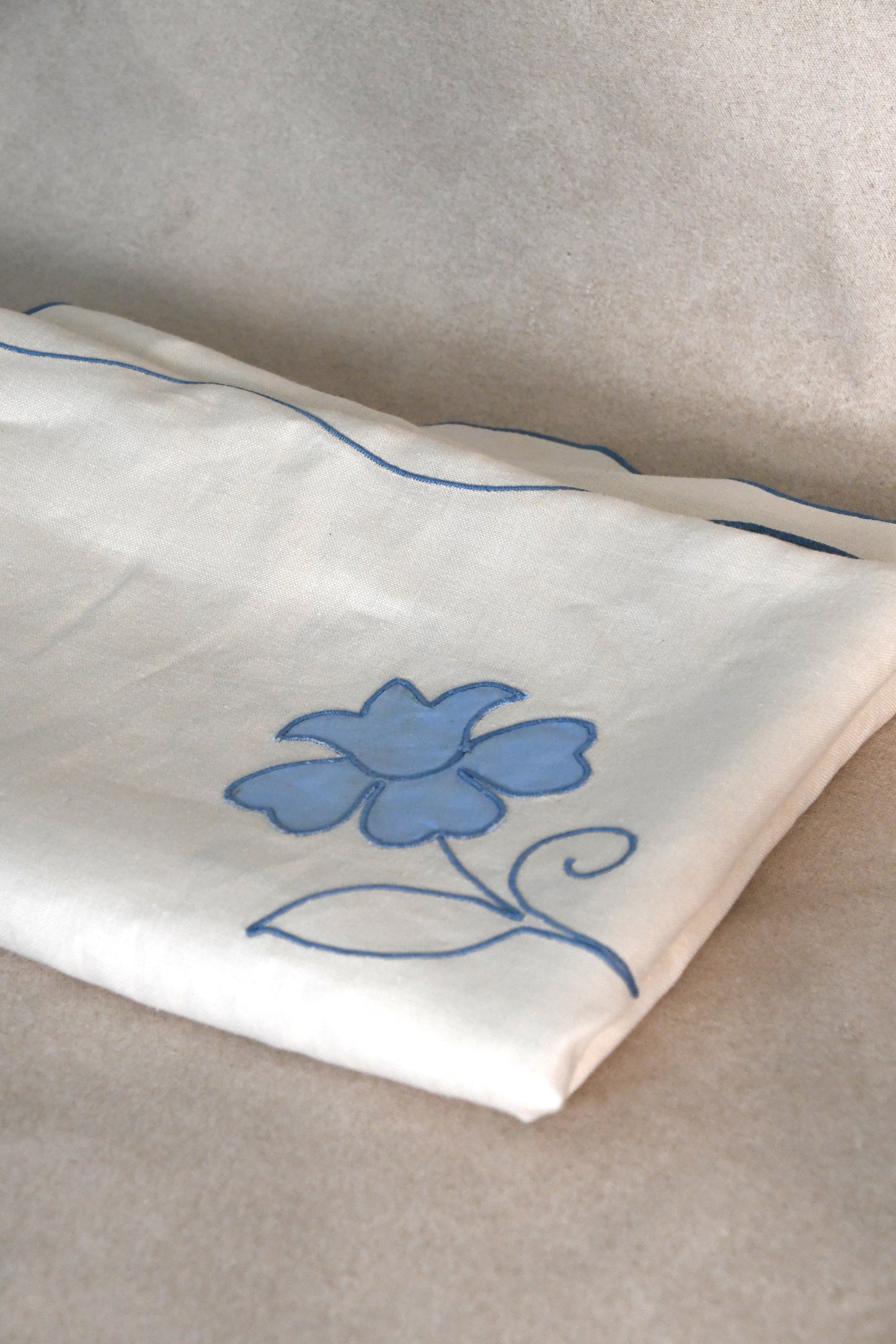 Vintage Blue Floral Linen with Set of 8 Napkins