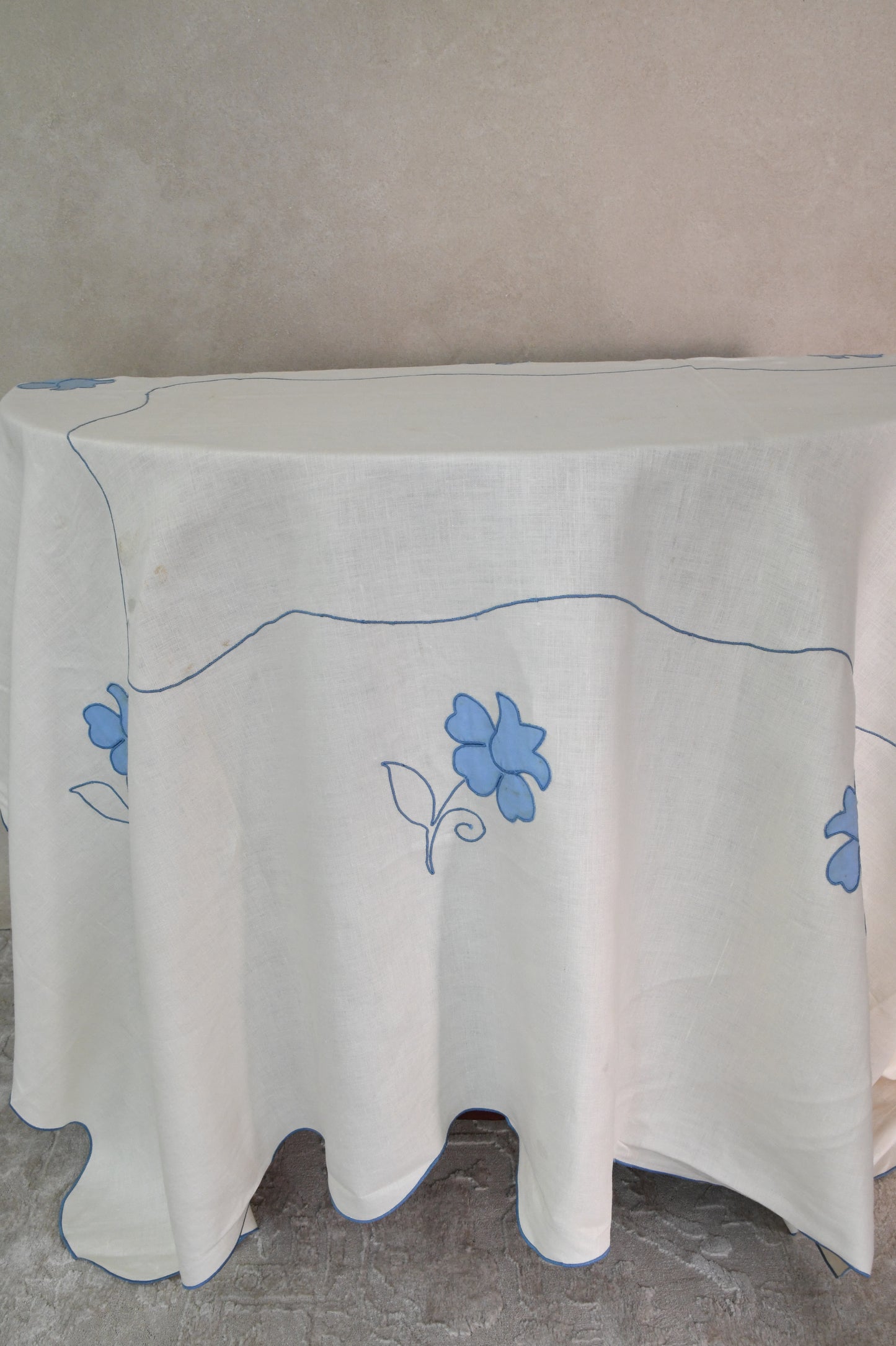 Vintage Blue Floral Linen with Set of 8 Napkins