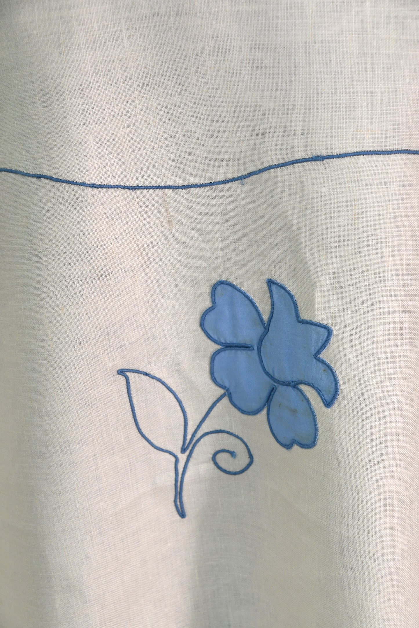 Vintage Blue Floral Linen with Set of 8 Napkins